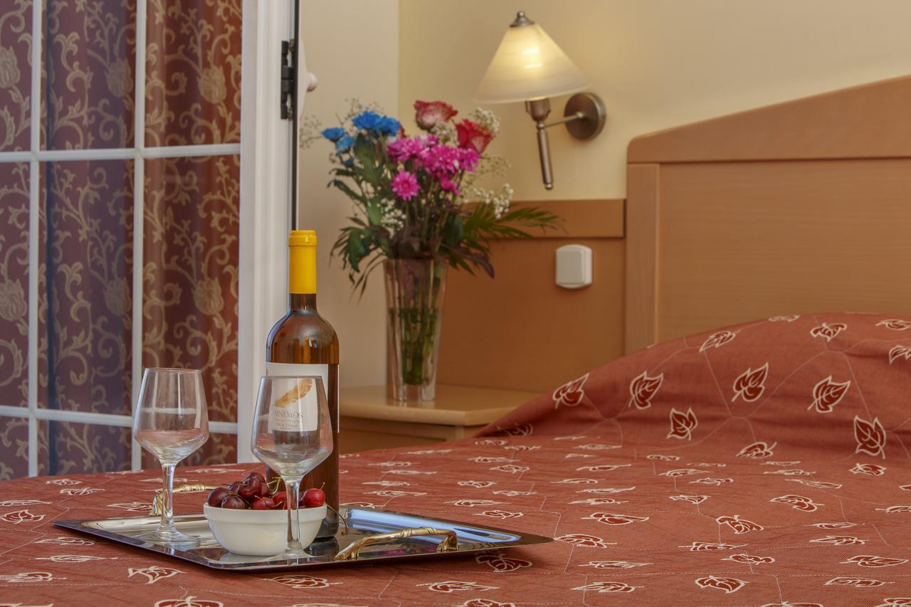 מלון Hotel Tolo