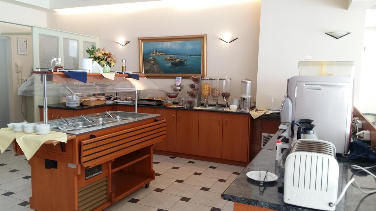 מלון Hotel Tolo