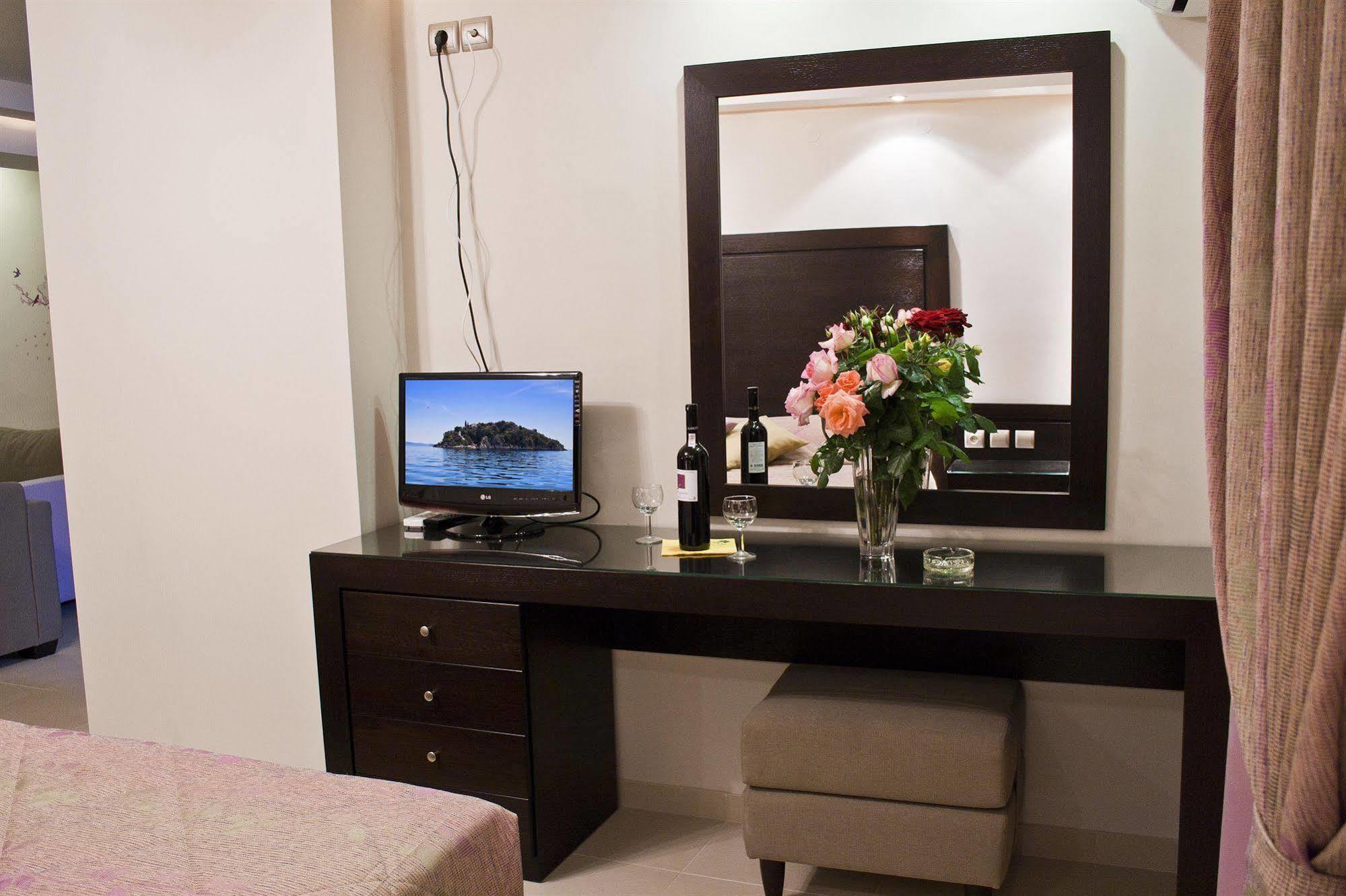 מלון Hotel Tolo