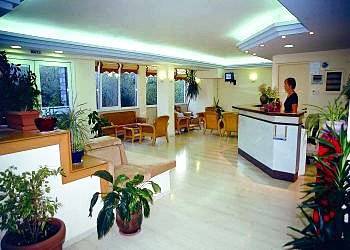 Hotel Tolo מלון 3*